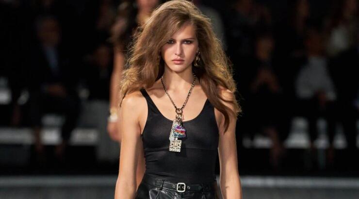 Chanel Cruise ’23/’24: Το 90s χτένισμα που είδαμε στο runway