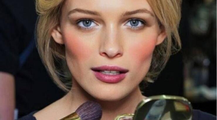 Ρουζ: 4 έξυπνοι τρόποι να το φορέσετε!