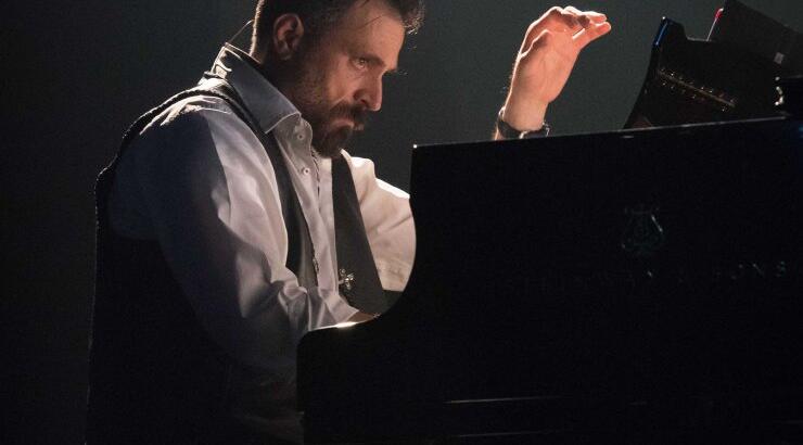 Μάγεψε η μουσική του Κώστα Κακογιάννη στο Παρίσι