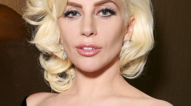 Lady Gaga: Αποκαλύπτει για πρώτη φορά την ασθένεια που πάσχει