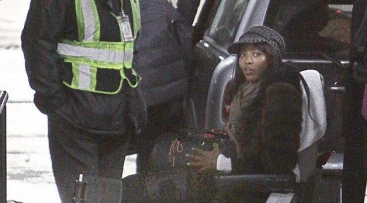 Σε καροτσάκι η Naomi Campbell