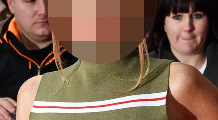 Γνωστή ηθοποιός έδειξε... τις ρώγες της στο κόκκινο χαλί!