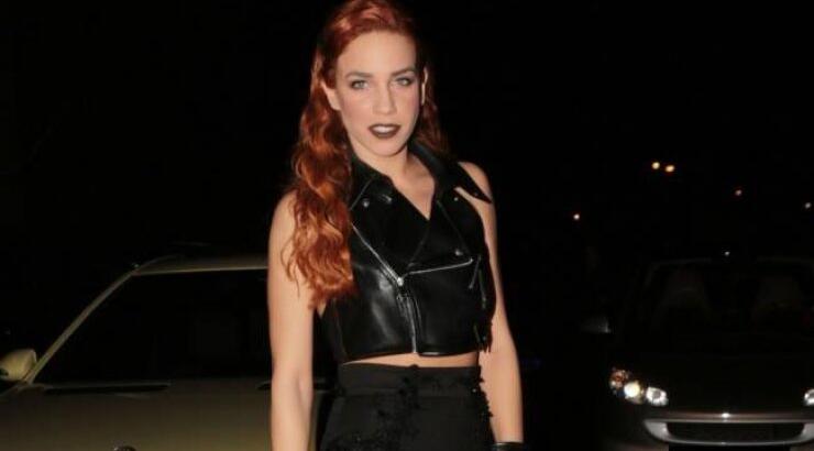 Η Κατερίνα Στικούδη στην παραλία με το sexy μαγιό της!