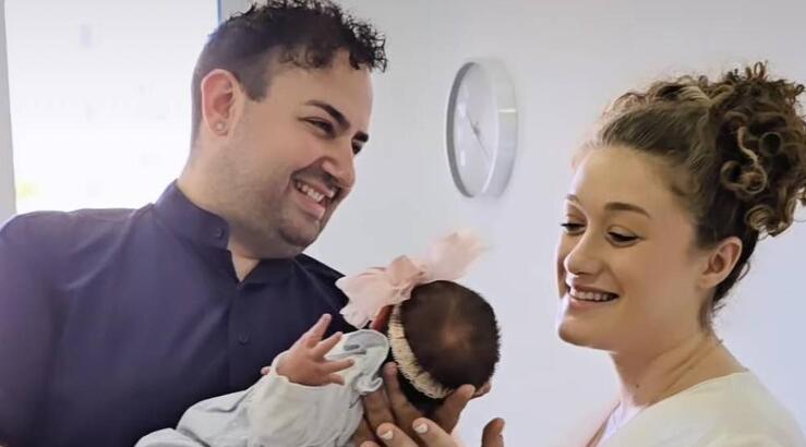 Μαυρίκιος-Ιλάειρα: Το πρώτο μπάνιο της μικρής Ιωάννας-Μελωδίας [βίντεο]