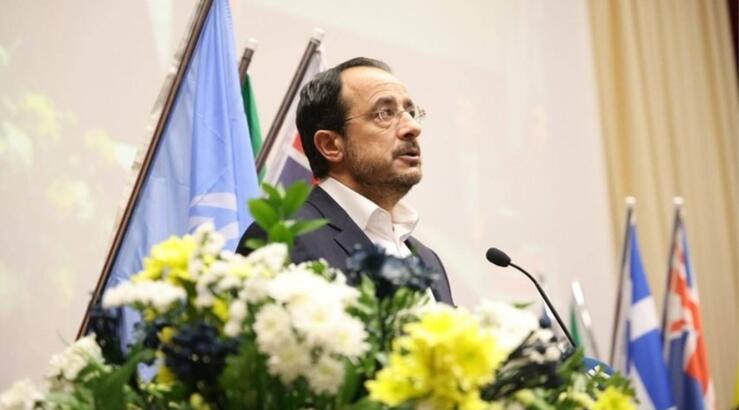 Νίκος Χριστοδουλίδης: Η αφιέρωση στη μνήμη της μητέρας του και η παρουσία στο μνημόσυνό της [εικόνες]