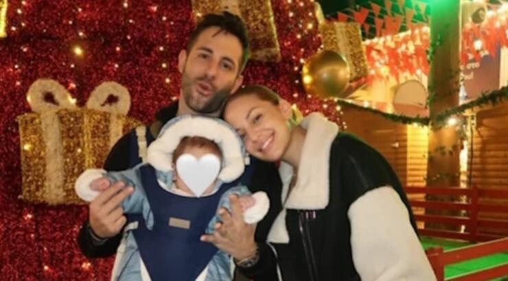 Ανδρομάχη – Γιώργος Λιβάνης: Η χριστουγεννιάτικη βόλτα μαζί με τον 3 μηνών γιο τους [εικόνες]