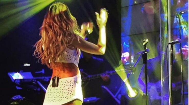 Ελληνίδα τραγουδίστρια αποκαλύπτει on camera πως είναι και πάλι ερωτευμένη 