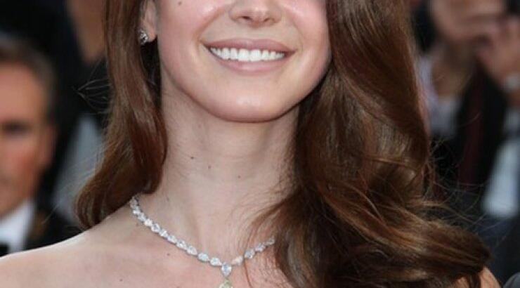 Lana del Rey: «Θέλω να μοιάσω στην Angelina Jolie»