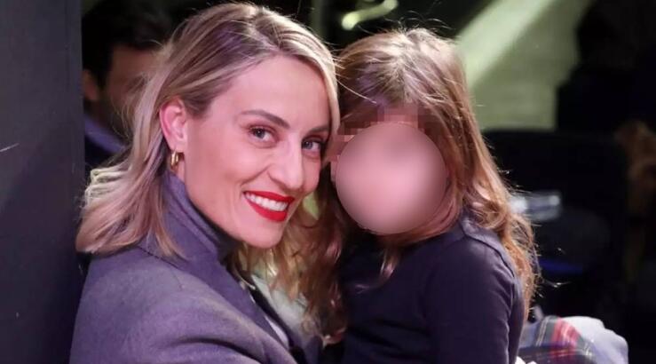 Ελεονώρα Μελέτη: Η 7χρονη κόρη της απαγγέλει στα αγγλικά και εντυπωσιάζει [βίντεο] 