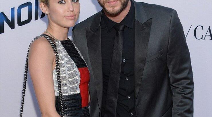 Miley Cirus: Έδωσε στους φτωχούς τα ρούχα του πρώην της