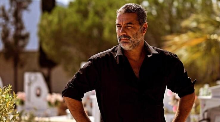 Βασίλης Μπισμπίκης: Φωτογραφίζει το νέο του σπίτι [εικόνα]