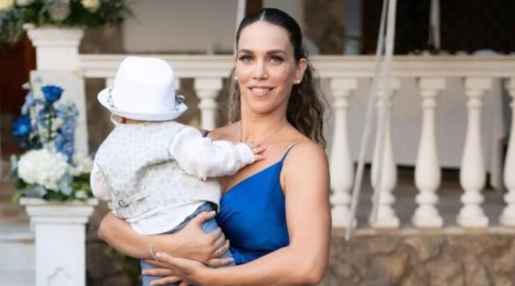 Κατερίνα Στικούδη: Δημοσίευσε το επίσημο φωτογραφικό άλμπουμ της βάφτισης του γιου της [εικόνες]