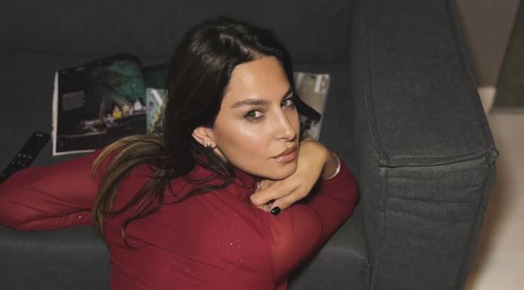 Kωνσταντίνα Ευριπίδου: Την είδαμε με τα εσώρουχα να περπατάει σε χωράφια [εικόνες]