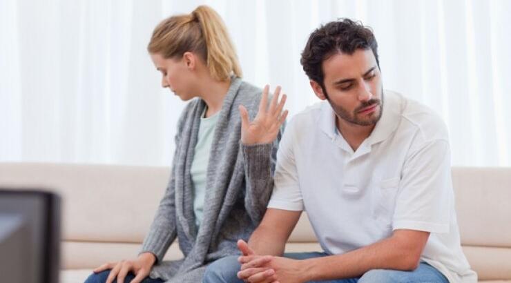  5 τρόποι για να μην τσακώνεσαι με τον σύντροφό σου για τα οικονομικά 