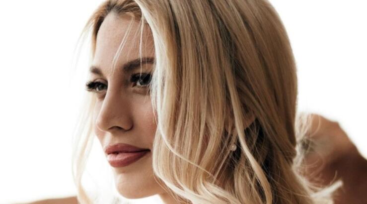 Κωνσταντίνα Σπυροπούλου: Με φουσκωμένη κοιλίτσα και με μπικίνι λίγο πριν γεννήσει [εικόνες]