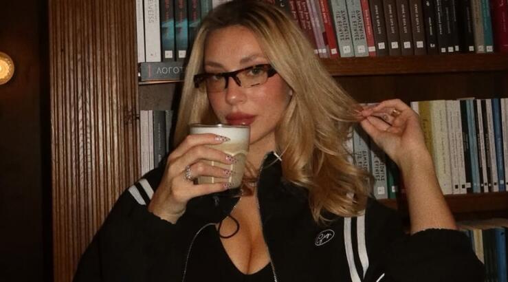 Το κοντό, clean manicure της Γαρυφαλλιάς Καληφώνη