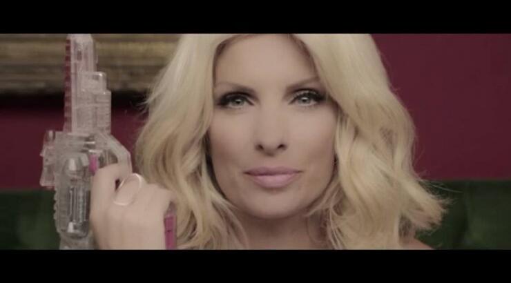 Δείτε backstage τα πρόσωπα του Alpha [βίντεο]