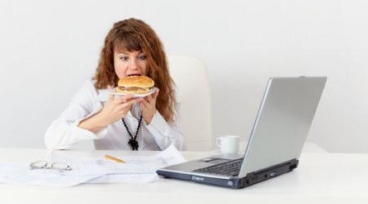 Κι όμως... το Facebook μας παχαίνει!