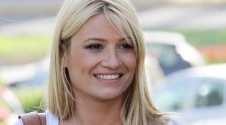 Δείτε τη Φαίη Σκορδά μόνο με την πετσέτα στο μπάνιο της