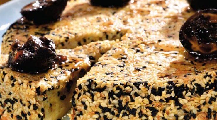 Αναρόπιτα με σουσάμι και γλυκό του κουταλιού