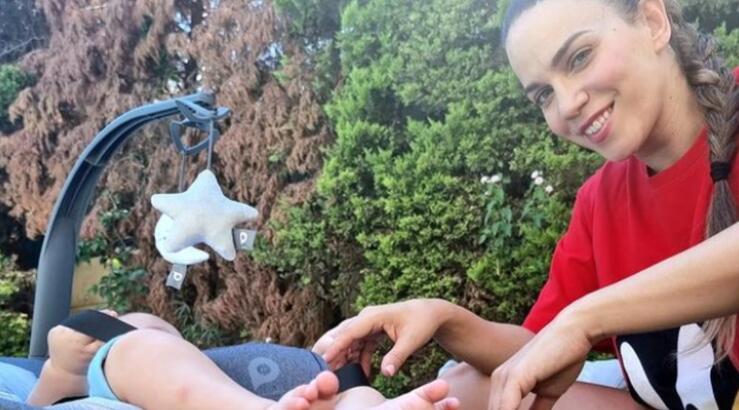 Κατερίνα Στικούδη: Το σπάνιο βίντεο που ανήρτησε ο σύζυγός της από βόλτα με τον γιο τους, Νικόλα [βίντεο]