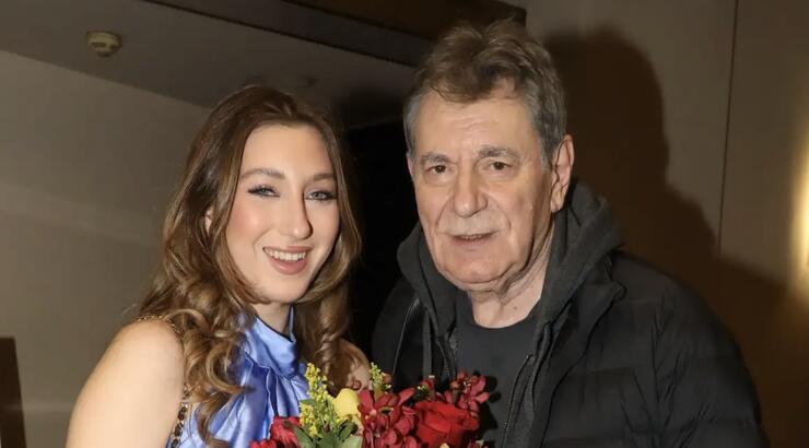Άγγελος Διονυσίου: Η πανέμορφη κόρη του Ηλέκτρα πήγε στη θεατρική του πρεμιέρα