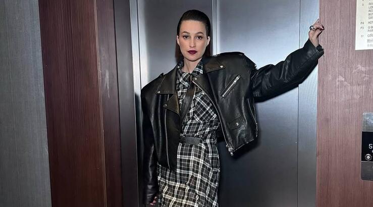 Βαρβάρα Νικολακάκη: Συνδύασε δύο από τις μεγαλύτερες τάσεις της μόδας σε ένα look