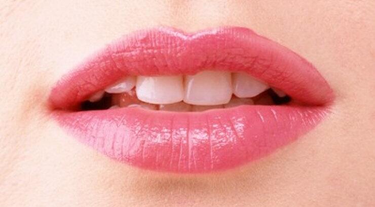 Πως να κάνουμε το κραγιόν μας να διαρκεί περισσότερο! [βίντεο]