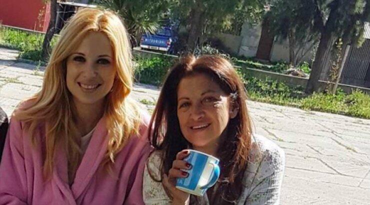 Τρελό γέλιο: Η Αριστοτέλους έπαιξε το "Πόσο καλά ξέρει την μαμά της" και τα έκανε μαντάρα [βιντεο]