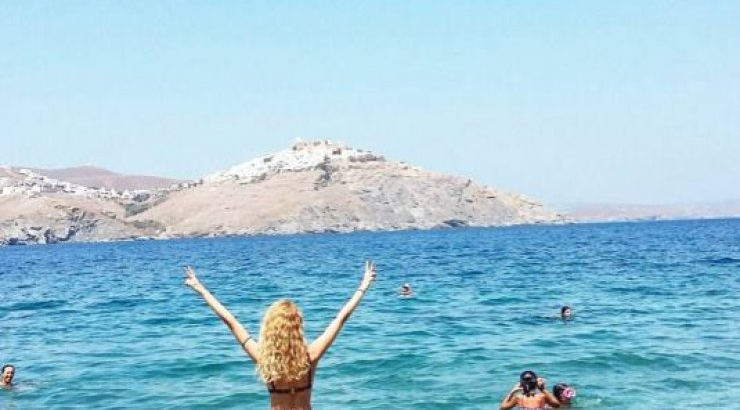 Κολάζει τα social media η επώνυμη Κύπρια
