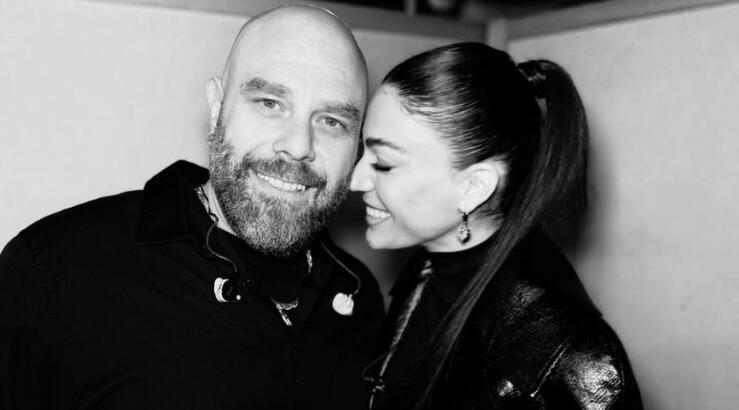 Αδάμου - Κουινέλης: Oικογενειακή βόλτα με την κόρη τους στο κέντρο της Αθήνας [εικόνες]