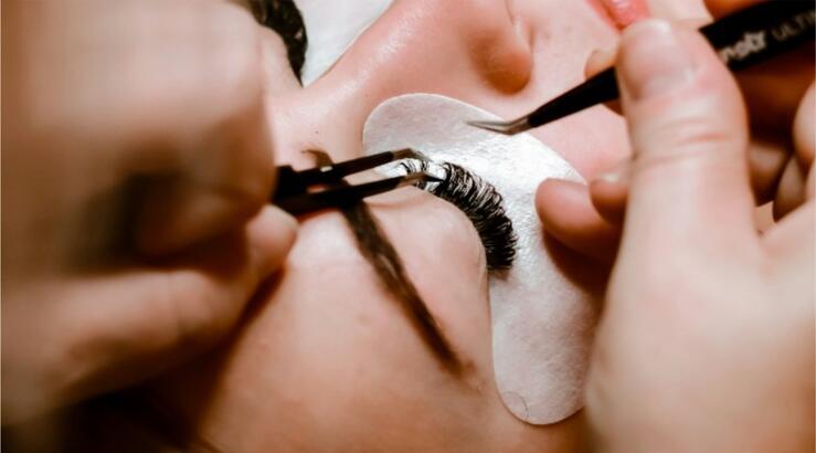 Τα πλεονεκτήματα και τα μειονεκτήματα του lash lift