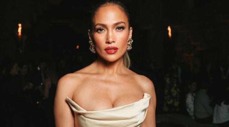 H Jennifer Lopez σου δείχνει την μεγαλύτερη τάση για το κραγιόν του Χειμώνα