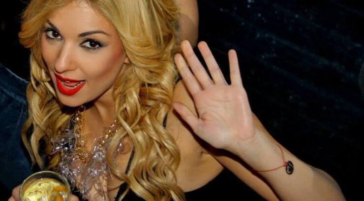 Φανή Σωκράτους: Δείτε την να βάφει τα μαλλιά της…