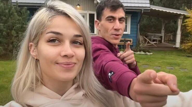 Φειδίας - Στυλιάνα: Τα τρυφερά φιλιά στο μετρό του Λονδίνου [βίντεο]