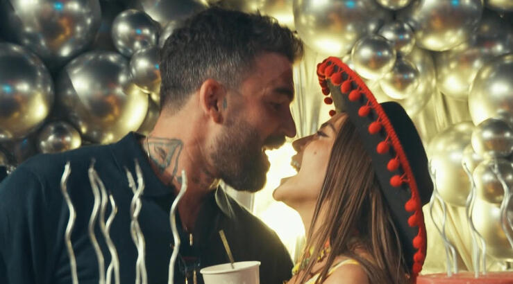 Δημήτρης Αλεξάνδρου - Ρία Ελληνίδου: Η τρυφερή selfie στην παραλία [εικόνα]