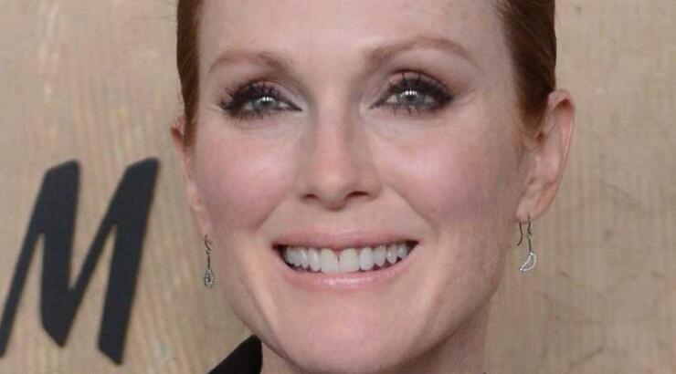 Julianne Moore: Πρόσωπο της L’ Oreal