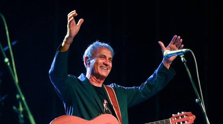 Πασίγνωστη Ελληνίδα αποκάλυψε ότι ήταν σε σχέση με τον Γιώργο Νταλάρα ενώ είχε σχέση με άλλη