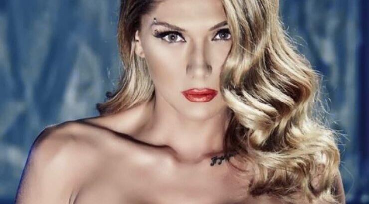 Αγγελική Ηλιάδη: Ποζάρει topless και με το στριγκ της