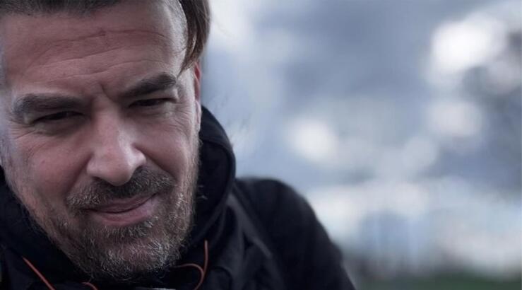 Γιάννης Αϊβάζης: Η αναφορά στην προσωπική του ζωή - «Ο έρωτας είναι κεραυνοβόλος...» [βίντεο]