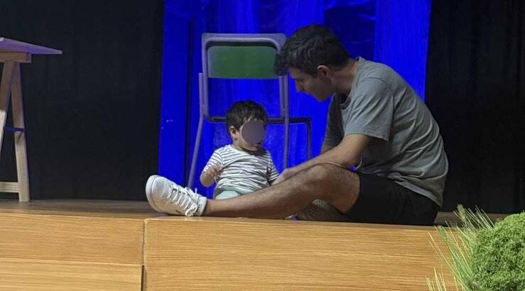 Γρηγόρης Γεωργίου: Ο γιος του τον επισκέφθηκε στο θέατρο κατά τη διάρκεια των προβών [εικόνες]