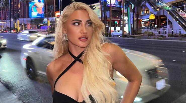 Ιωάννα Τούνη: Διασκέδασε στον Αργυρό στην ίδια παρέα με γοητευτικό ευρωβουλευτή [βίντεο]