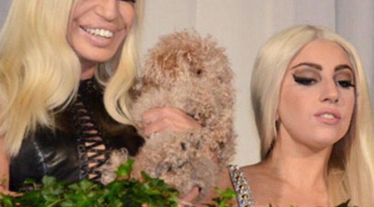 Donatella Versace: Δε γεννήθηκα με αυτό το πρόσωπο