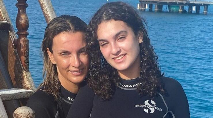 Γιώτα Παπαδοπούλου: Με την κόρη της στην πρώτη ημέρα πανεπιστημίου της στην Αγγλία [εικόνα]