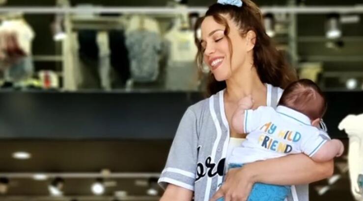 Κατερίνα Στικούδη: Τα παιχνίδια με τον 5μηνών γιο της στο σαλόνι του σπιτιού τους [εικόνες]