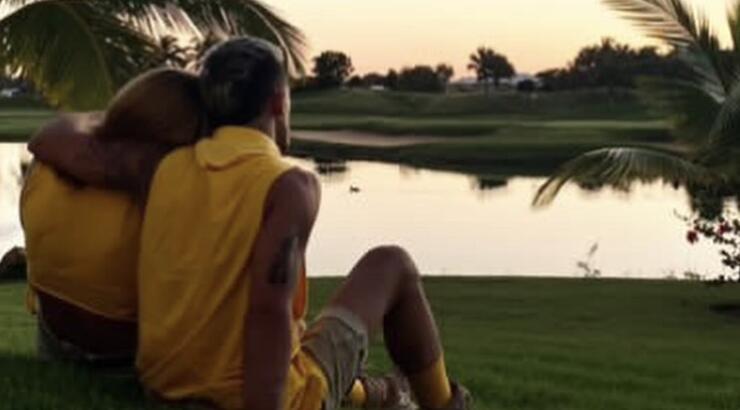 Πασίγνωστος Έλληνας έστειλε προχθές βίντεο του να κάνει σεξ σε Ελληνίδα τραγουδίστρια