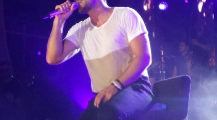 Νίκος Βέρτης: Η στιγμή που τραγουδά στον Πρωταρά "Θέλω να με νιώσεις" και 4000 κόσμου παραληρούν