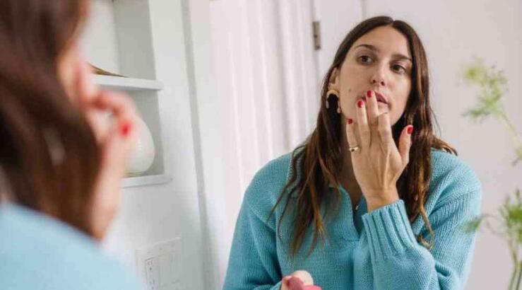 Η σωστή περιποίηση για τα juicy χείλη που επιθυμείς 