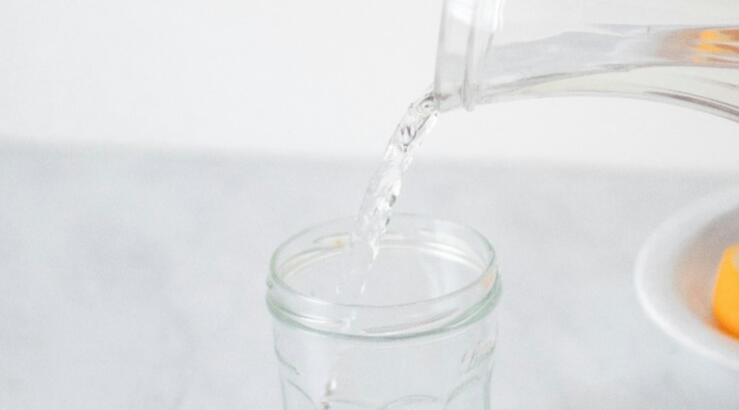 7 λόγοι για τους οποίους διψάτε τόσο πολύ τη νύχτα