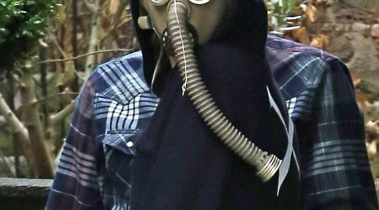 Δύσκολη η ζωή όταν είσαι η Cara Delevigne: Δείτε πως κυκλοφορεί!